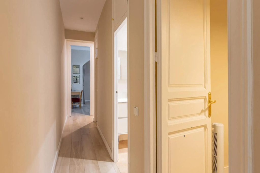ApartEasy - Family 4-Bedroom Apartment