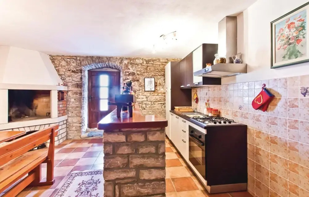 Stunning Home in Stifanici With Wifi and 3 Bedrooms