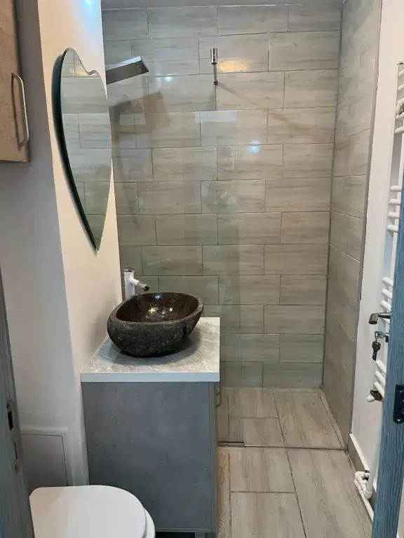 apartament cu 3 camere in zona linistita