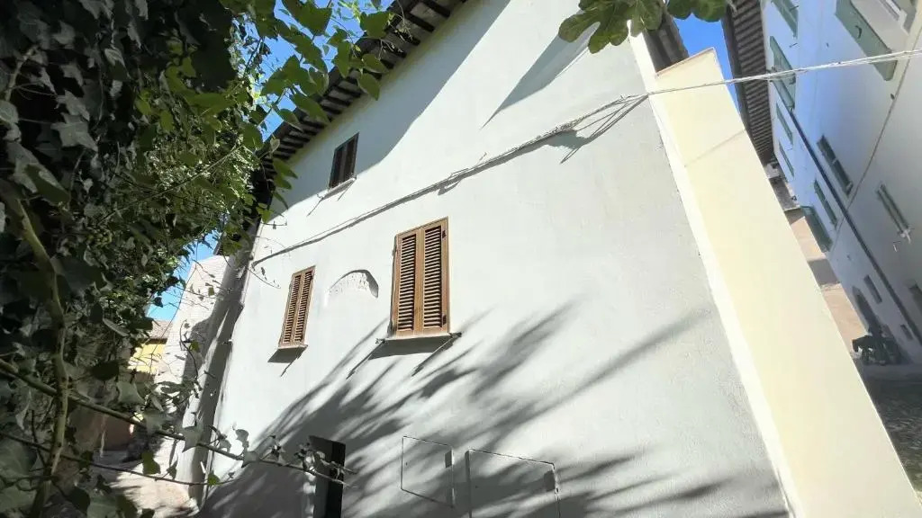 Spoleto Detached Villa Centrally Located - car Unnecessary - Wifi - Sleeps 10