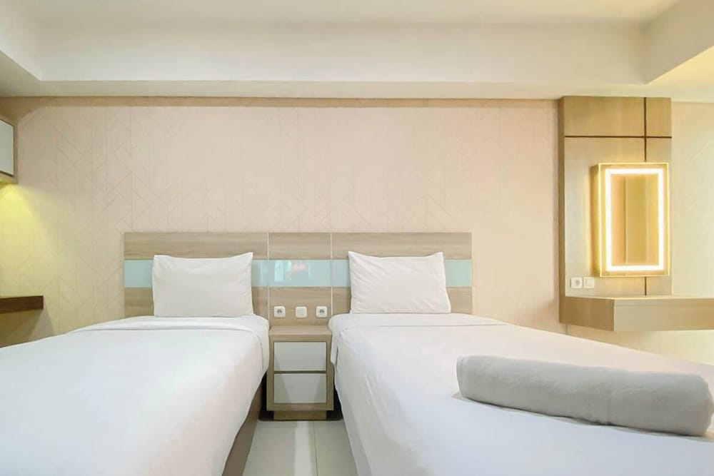 Compact And Comfortable Studio At Apartemen Warhol (W/R) Residence