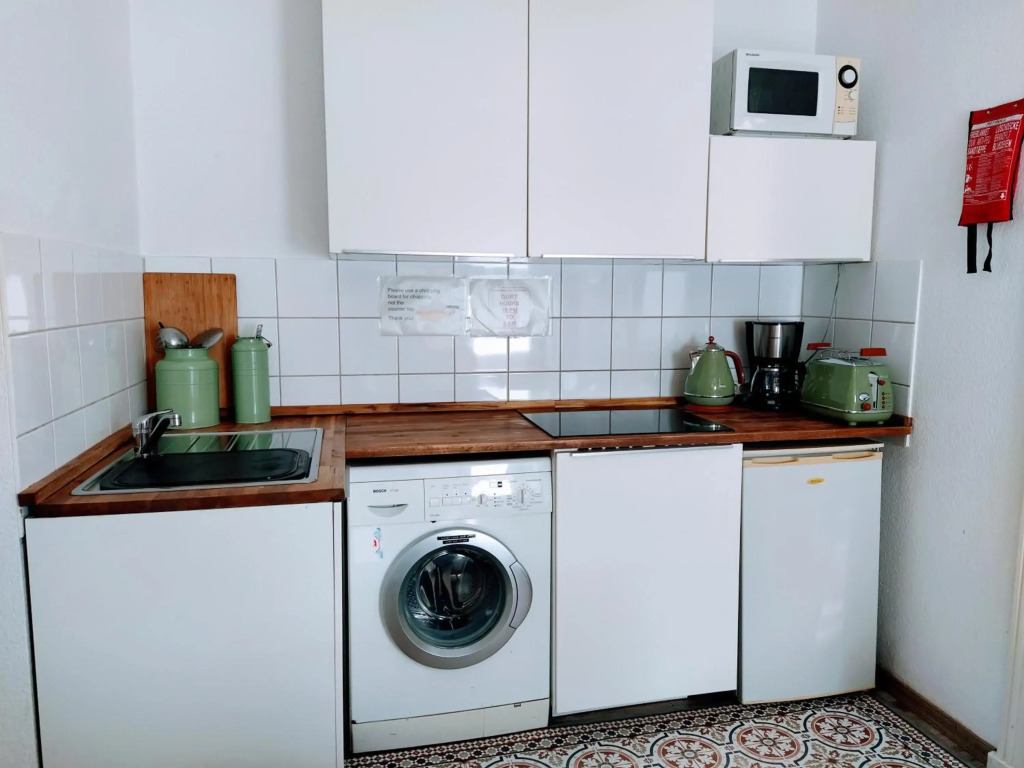 Central 2 Bedroom Flat for Families & Calm Guests