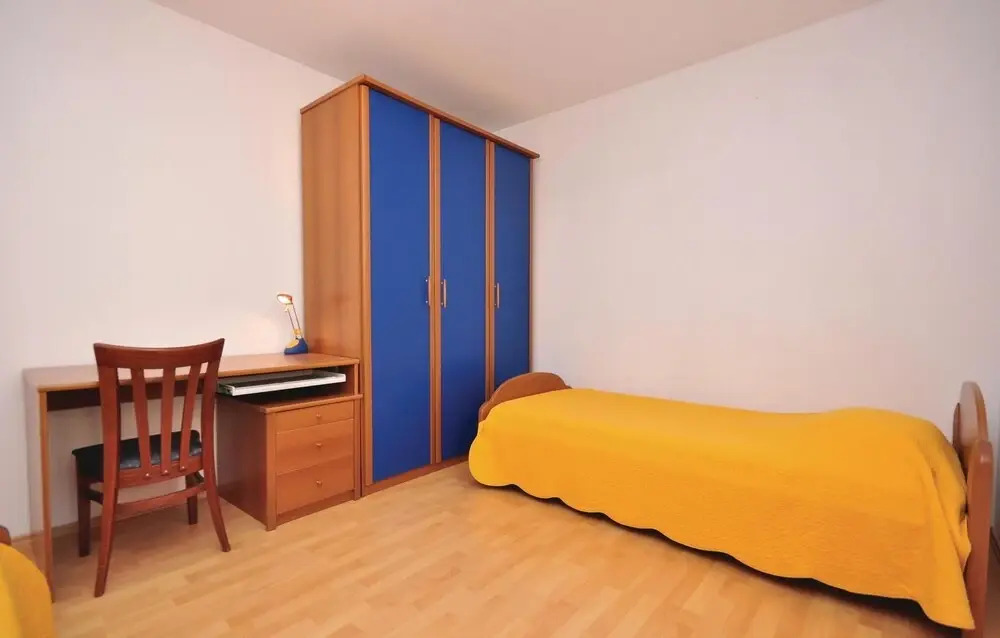 Amazing Apartment in Pucisca With 3 Bedrooms and Wifi