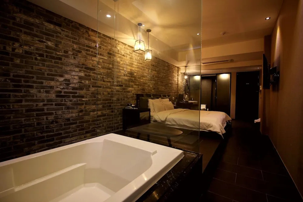 Masan Almond Hotel