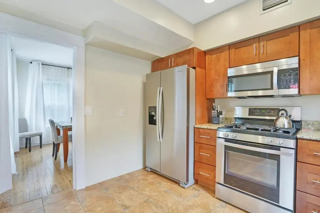 Charming Historic Home and Cottage minutes from the Intracoastal and the Beach