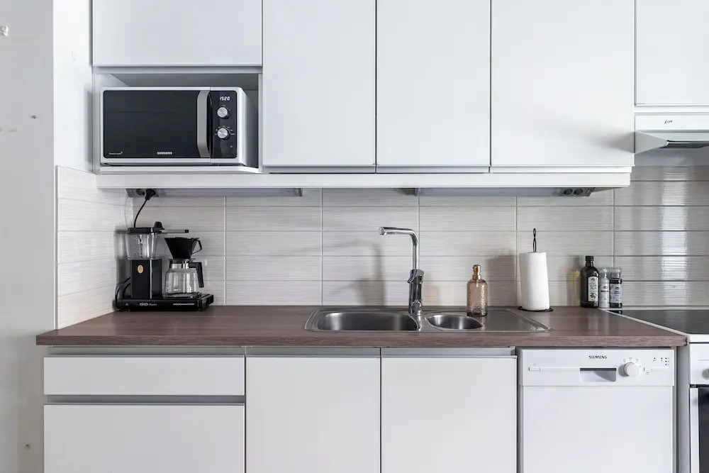 1BR Apt with Sauna - Balcony - Parking