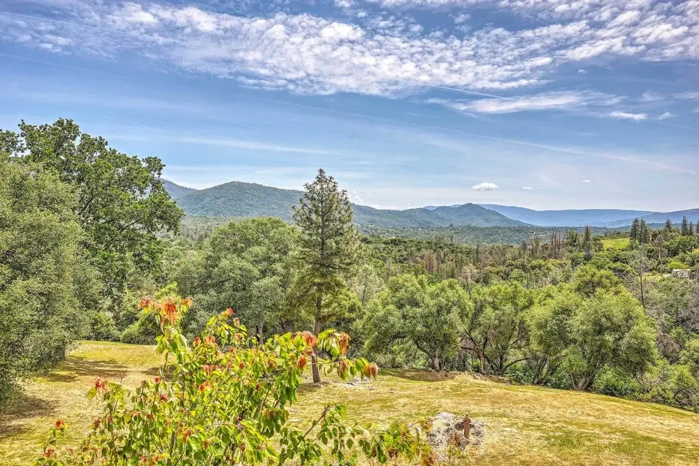 Romantic Yosemite/bass Lake Retreat w/ Mtn Views!