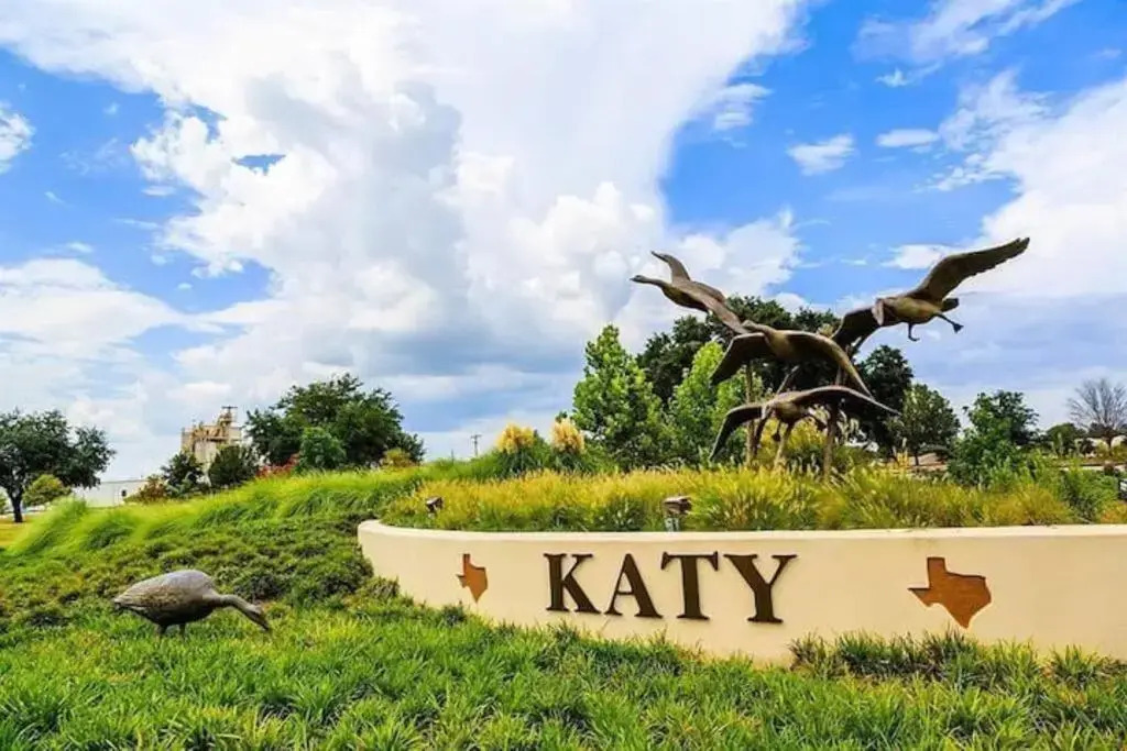 New decorated Guest Suite unit C close to Katy Mills