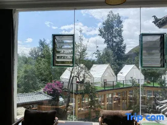 Wuyuan Shiwai Liyuan Good Morning Sun Moonju Lake View Inn
