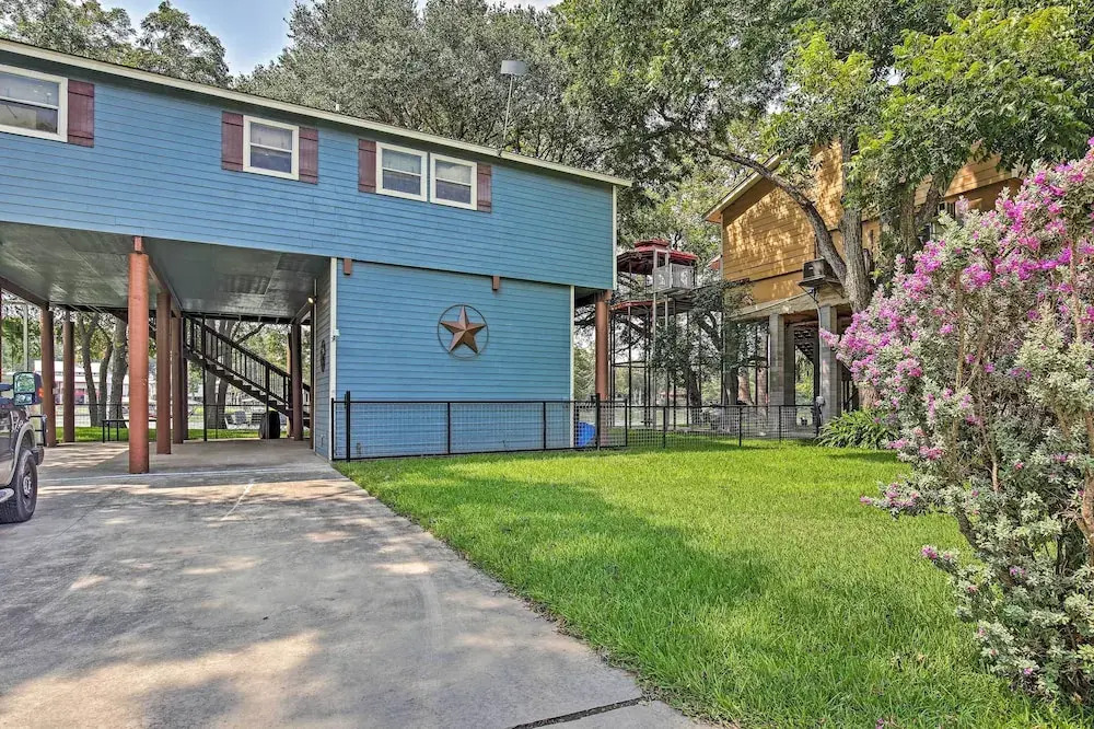Seguin Lake House w/ Dock and Cowboy Pool