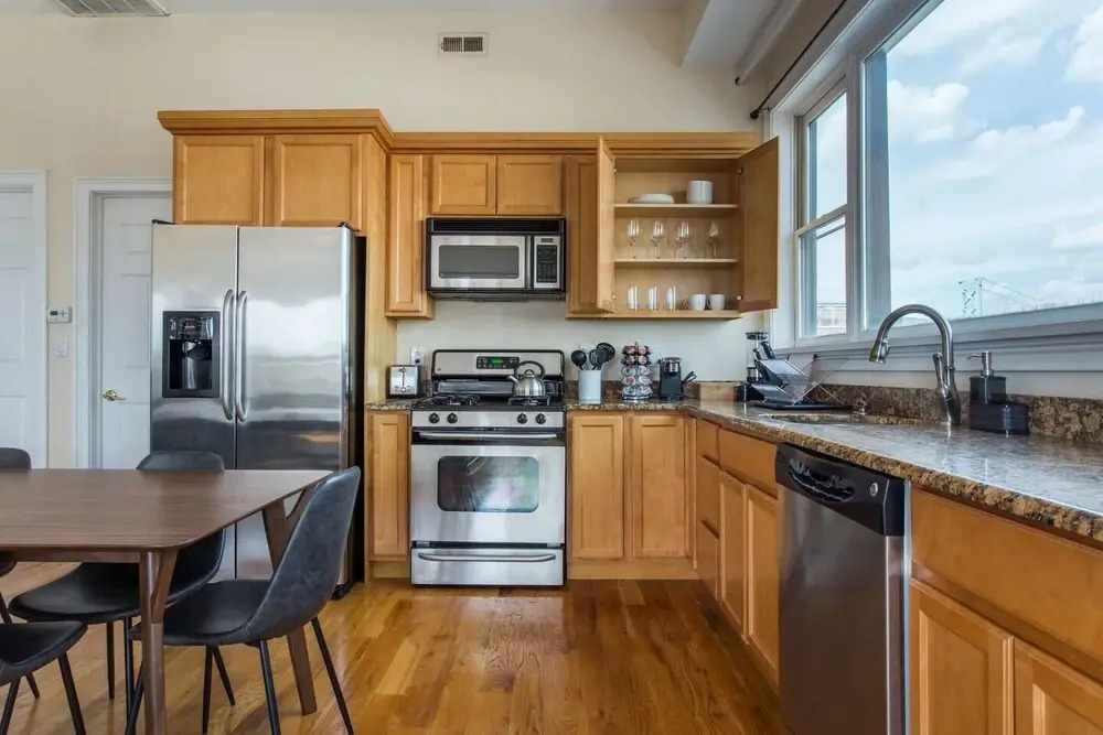 Large 2 BR/ 2BA Duplex in City Center by Domio
