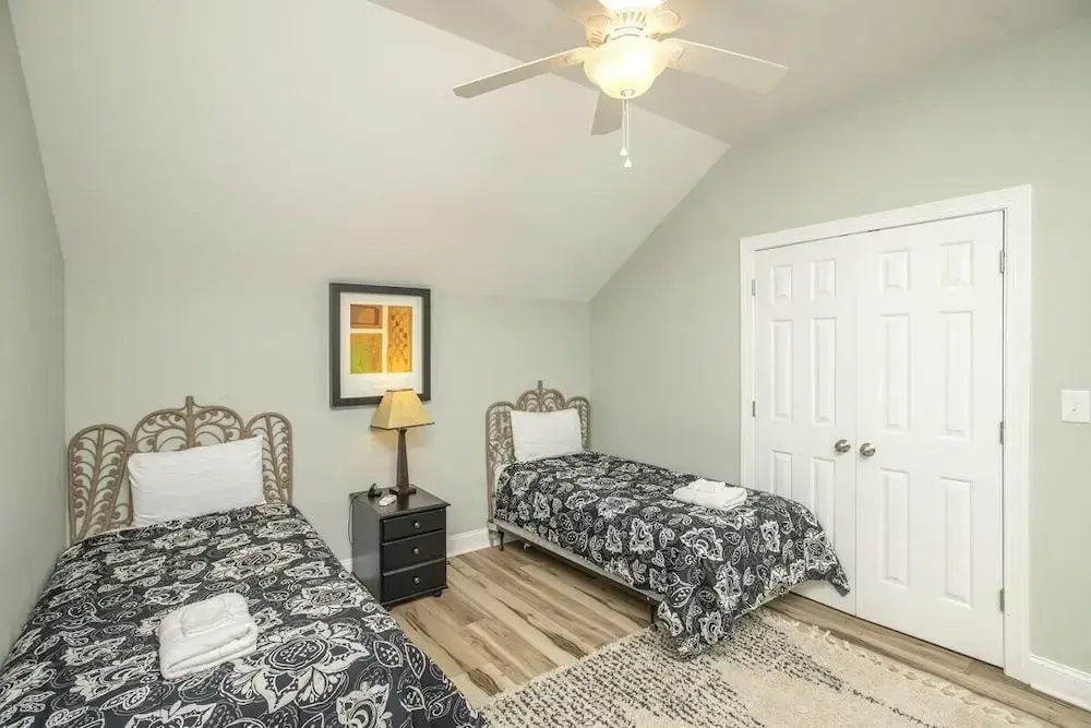 Sunset Bay Retreat 4 Bedroom Home by RedAwning