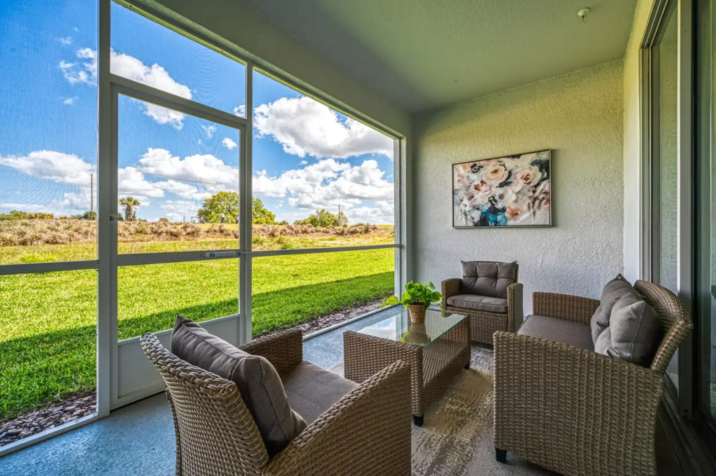 Modern Condo with themed bedroom Mickey near Disney