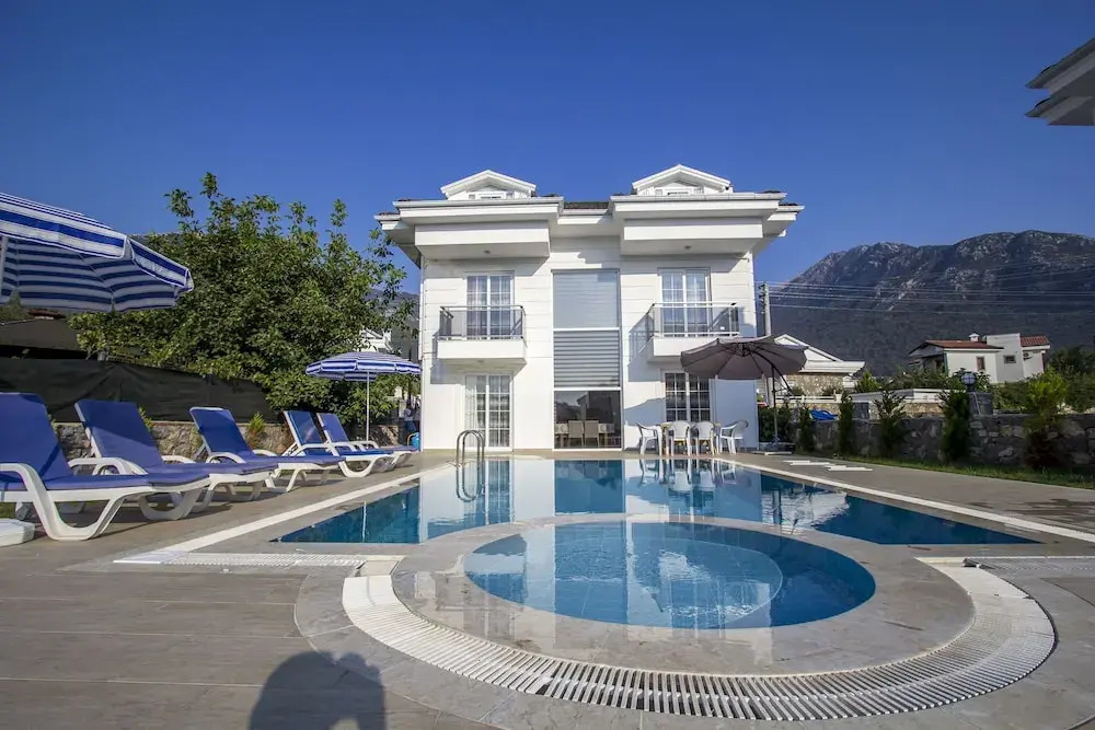 Villa Frezya by Villamnet
