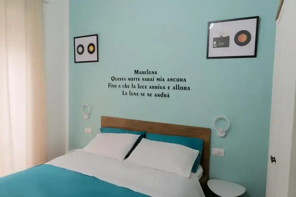 Yes I Know My Room - Storico