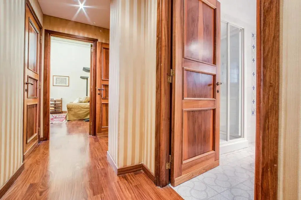Elegant and Large 2 bed Flat Near P.zza Barberini