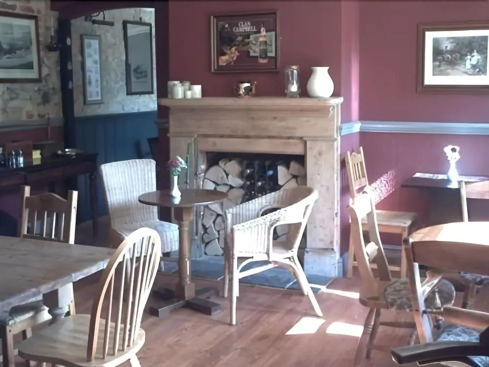 The Three Horseshoes