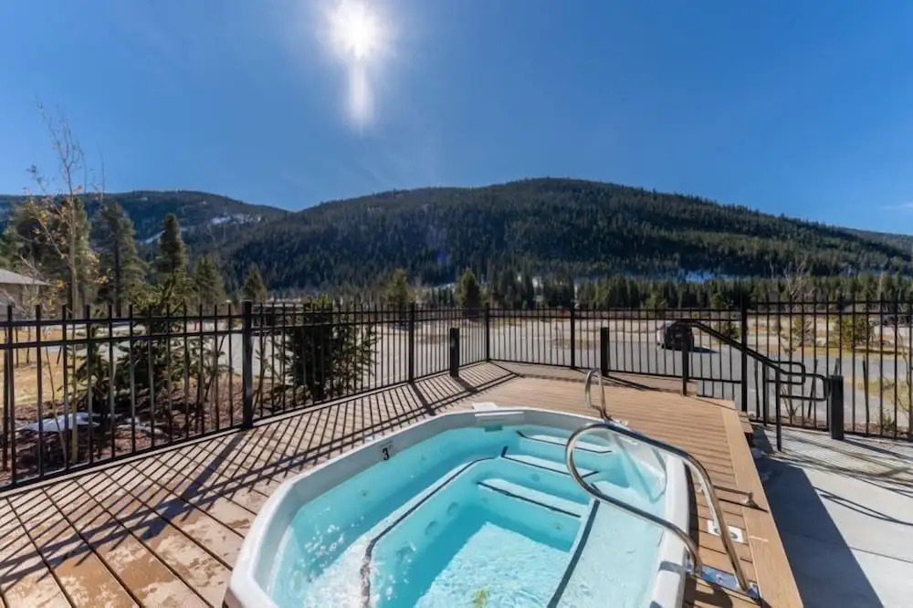 Clearwater Lofts - 3 Bedroom Luxury Condo Near Lakeside Village