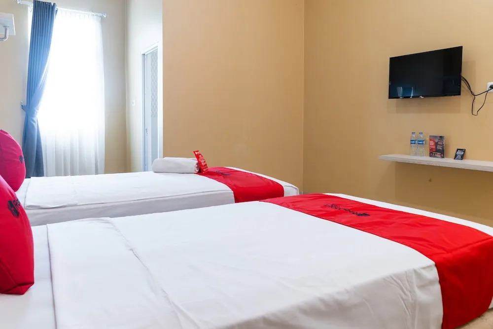 RedDoorz near Sultan Mahmud Badaruddin Airport Palembang