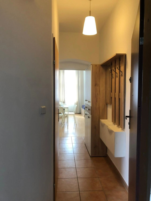 New, bright apartment near the metro!