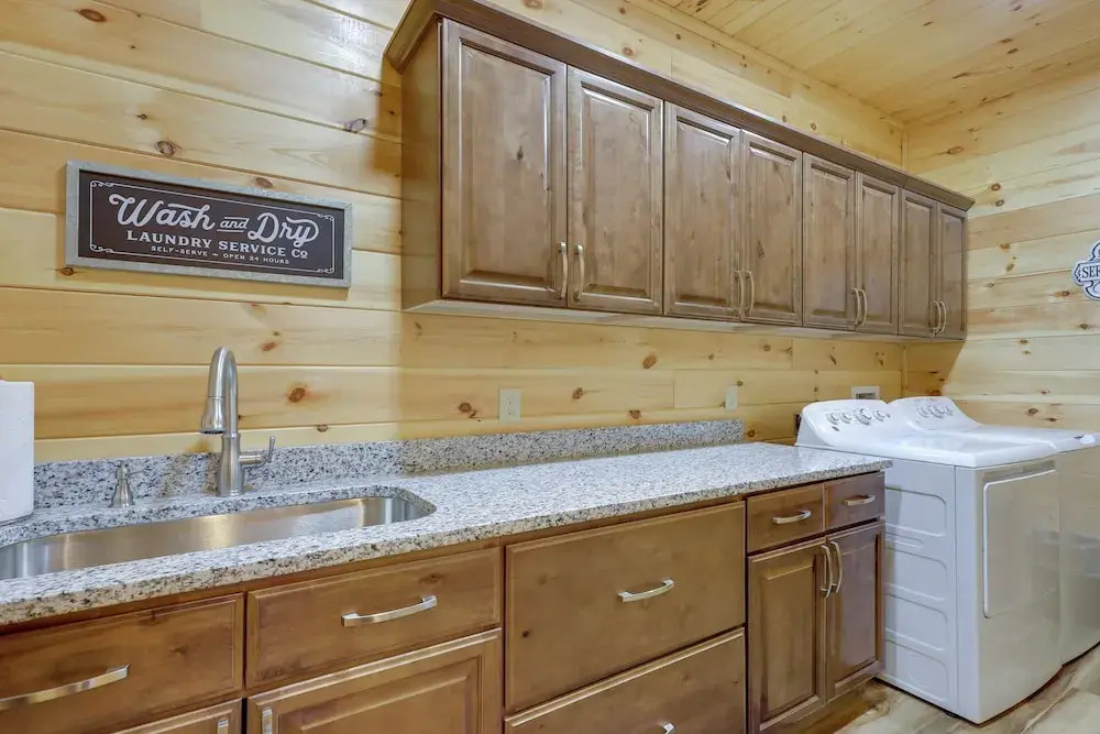 Majestic Mountain Views: Sevierville Escape!