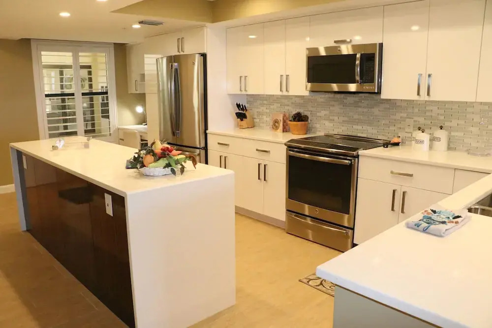 Gulf And Bay Club- F105 Beautiful Unit And Great Location! 2 Bedroom Condo