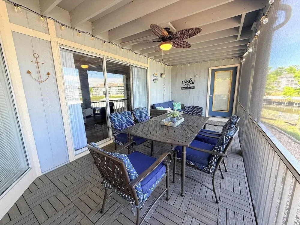 Lazy L at the Lake Chic 3 BDR Condo w/ Boat Slip