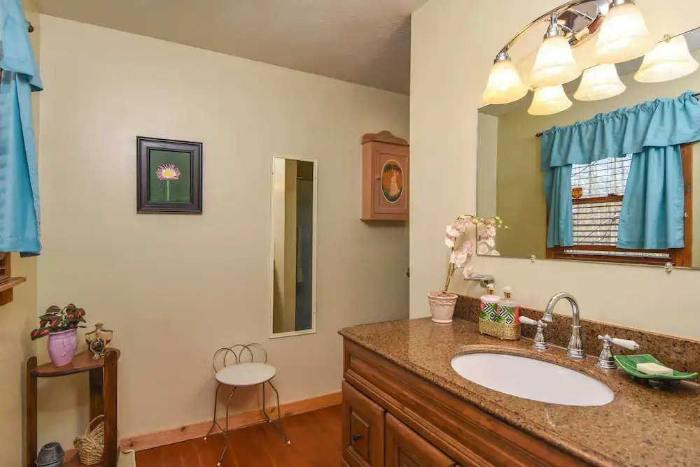 Mountain Hideaway At 4,000 - Hot Tub & Deck! 3 Bedroom Home