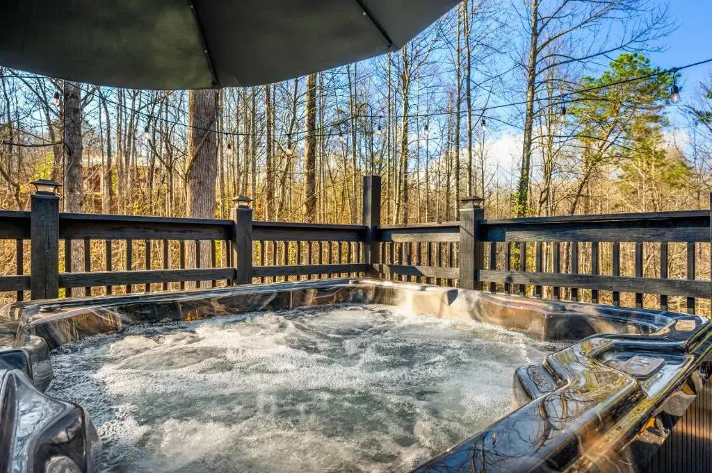 Smoky Bear BnB! Theater, Game Room, Hot Tub, Bar, 5Br 5Ba
