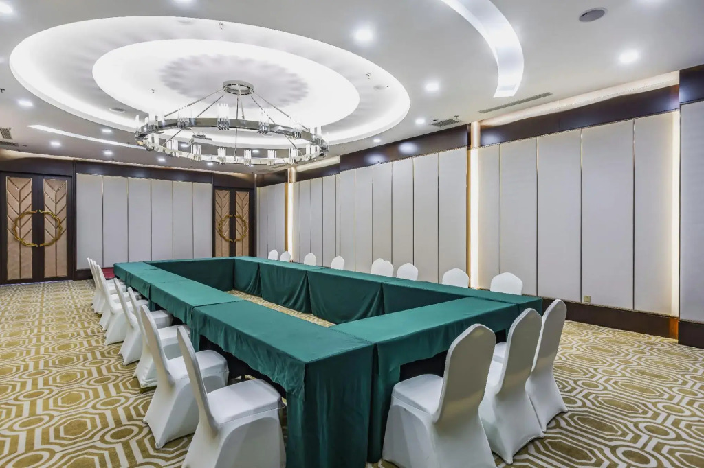 Lincheng Chenguang Hotel