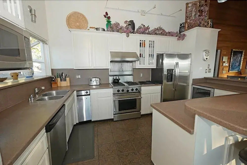 4192 Saddle Road 5 Bedroom Home by RedAwning