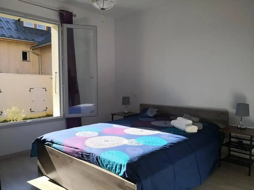 Appartement lumineux et spacieux avec terrasse et parking, à 15 min à pied du centre, parfait pour 6 pers ! - FR-1-548-6