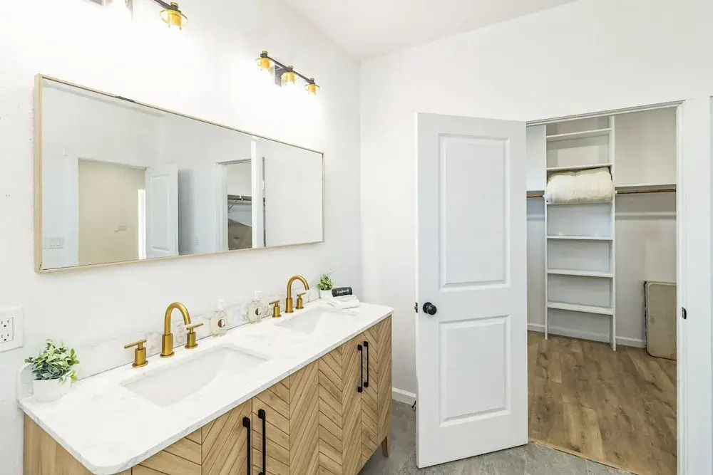 Stylish 4BR Home Family-friendly Near Downtown