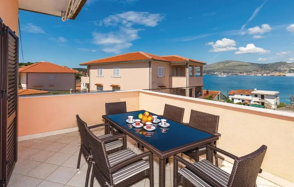 Amazing Home in Okrug Gornji With Wifi and 2 Bedrooms