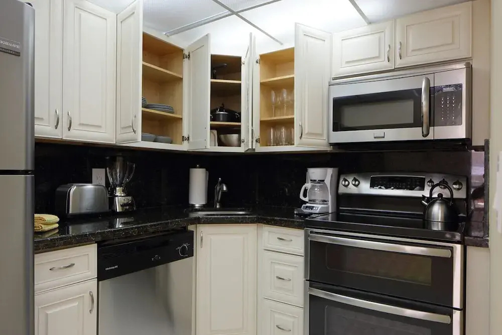 Alexander 1219 - 1 Br Apts