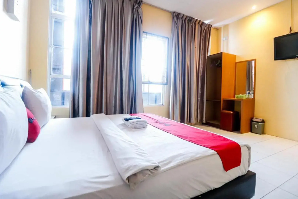 RedDoorz Plus near DC Mall Batam