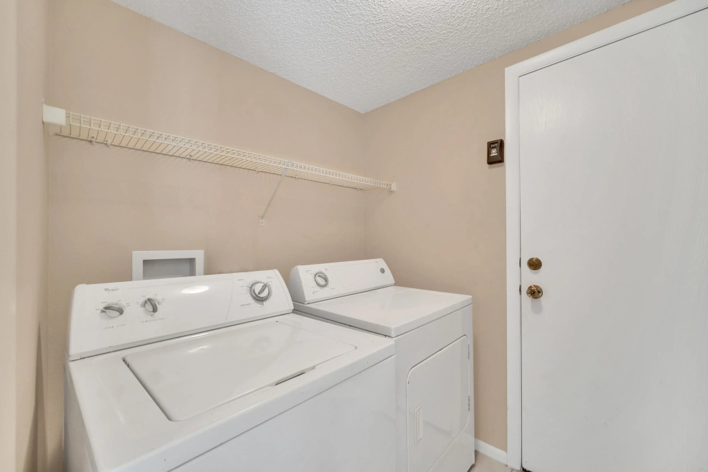 Hampton Estates 439, Davenport , US