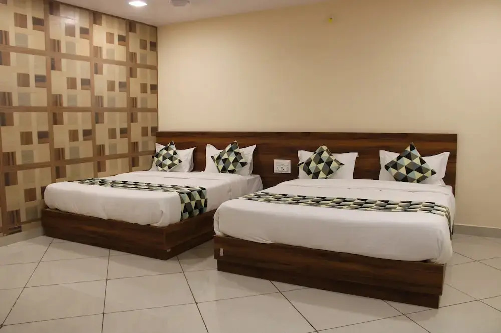 Maruti Group of Hotels - Hotel Shri Naman