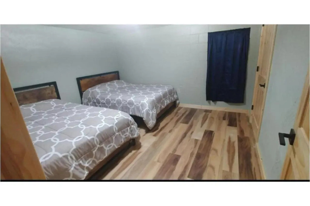 OYO Crossroads Inn