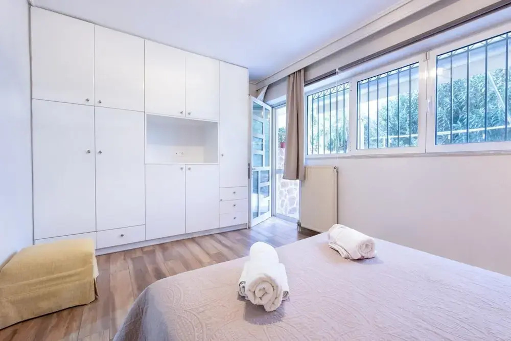 Alimos Bright Apartment Near the Beach