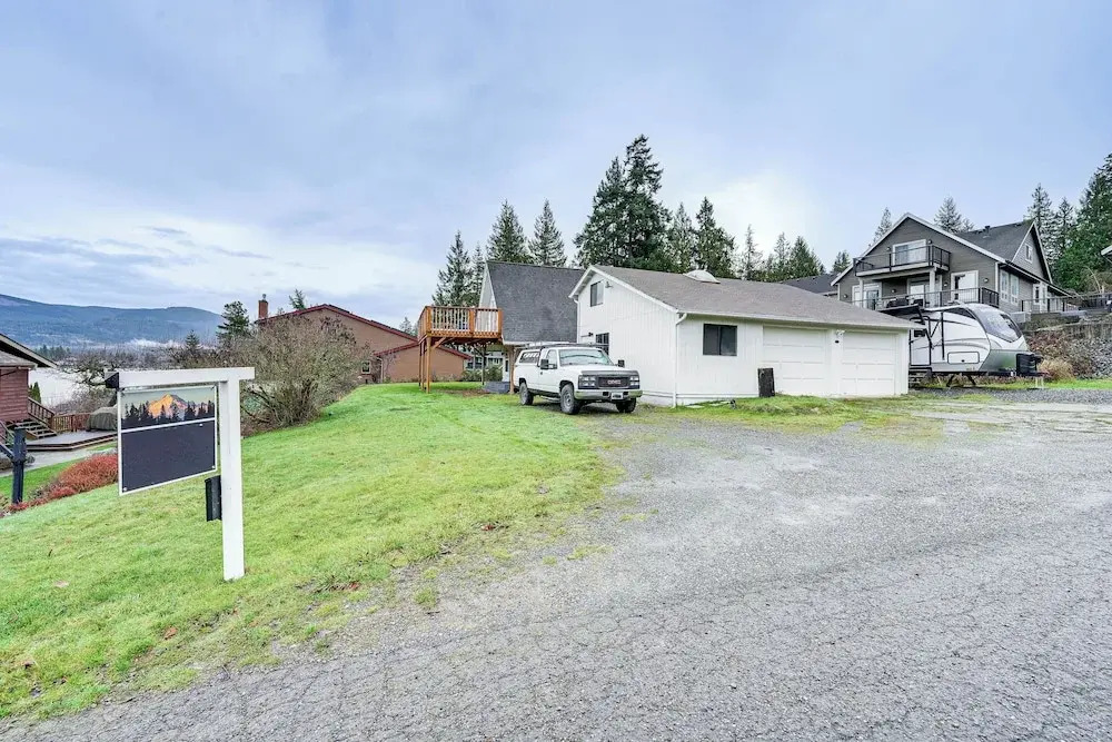 Stylish Bellingham Home w/ Lake + Mountain Views!