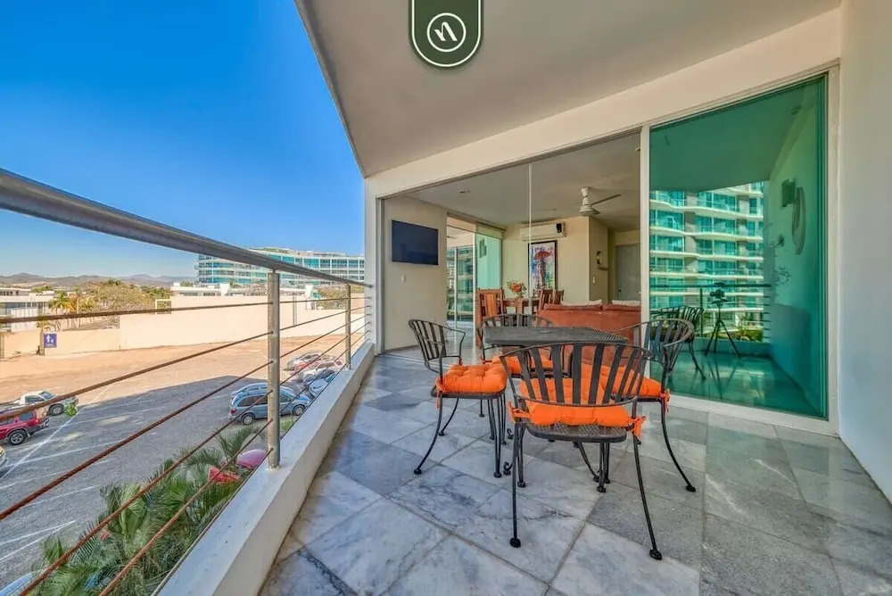 2BR With Private Balcony - Oceanfront Building