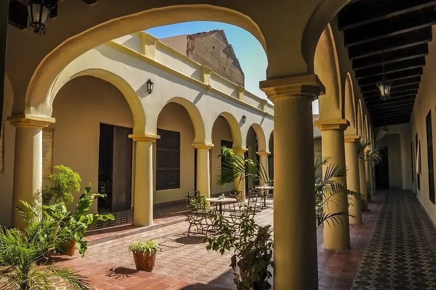 Hotel E La Avellaneda
