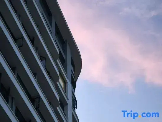 Zhujiajian Summer Solstice Sea Resort Hotel (Centipede Zhi Wharf)