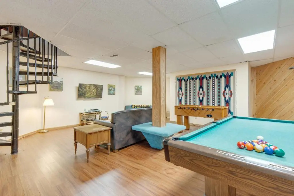 Smoky View Chalet, 2 Bedrooms, Pool Table, Foosball, Pool Access, Sleeps 6