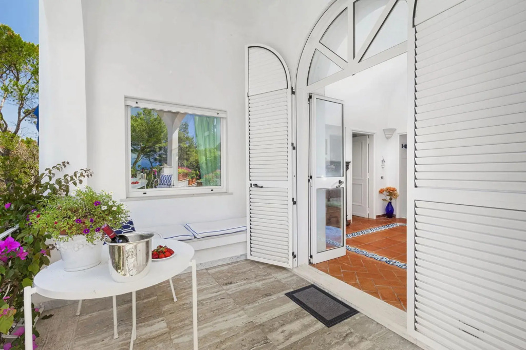 Charming Villa in Capri with pool and sea-view-VILLA MARINA