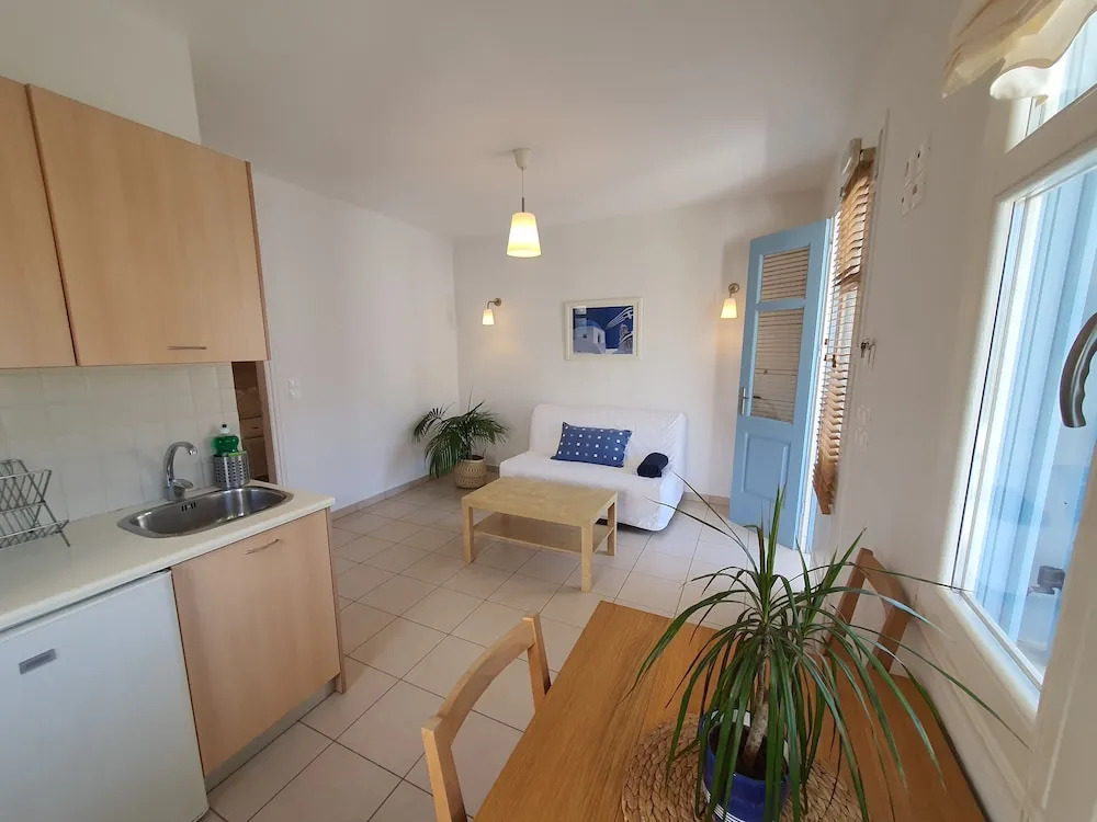 Karaoulanis Apartments
