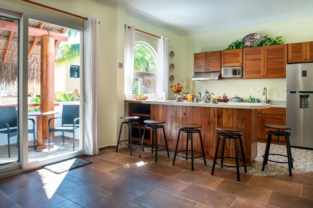 Casa Sonoma - Charming Condos Minutes from Beach & Reef