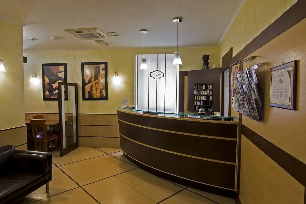 Hotel Lirico