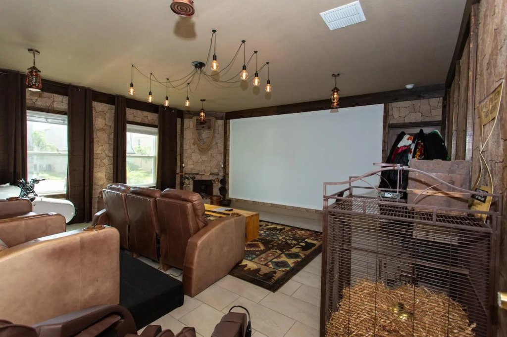 Magical Muggle Mansion Pool Spa Sleeps 23